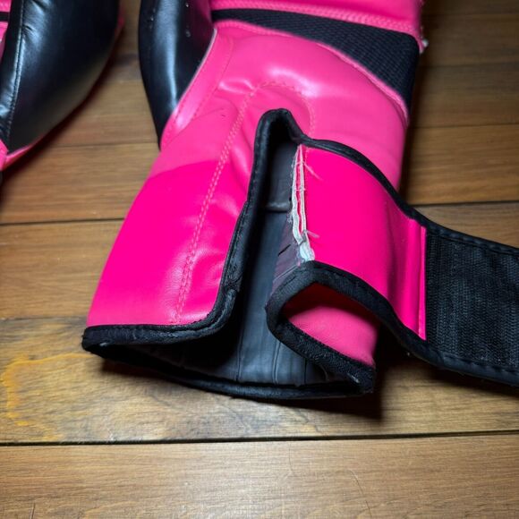 Pink 9 Round 30 Minute Kickboxing Fitness Boxing Gloves - Used Fast Shipping - Picture 5 of 5